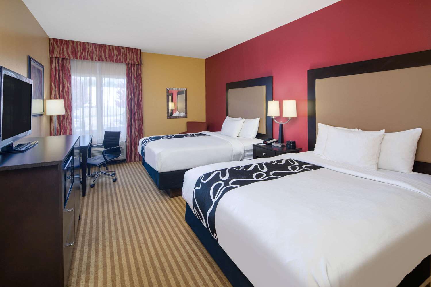 La Quinta Inn and Suites by Wyndham Atlanta Union City 9/33