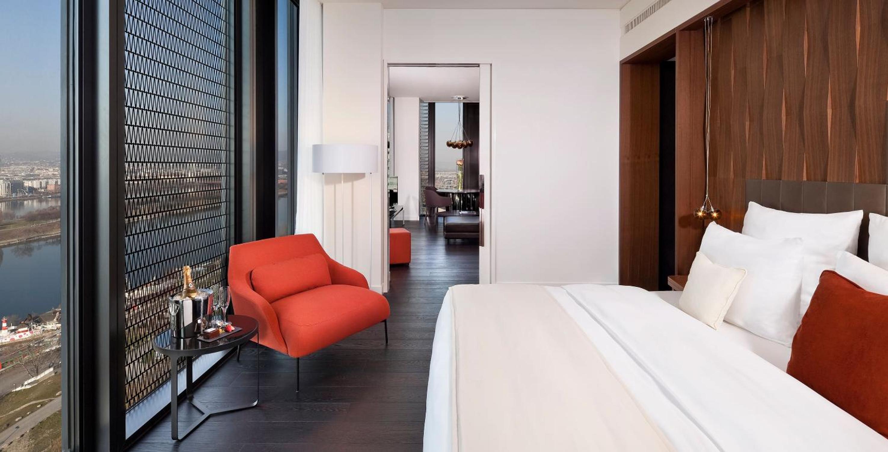 Master, Suite, King Bed