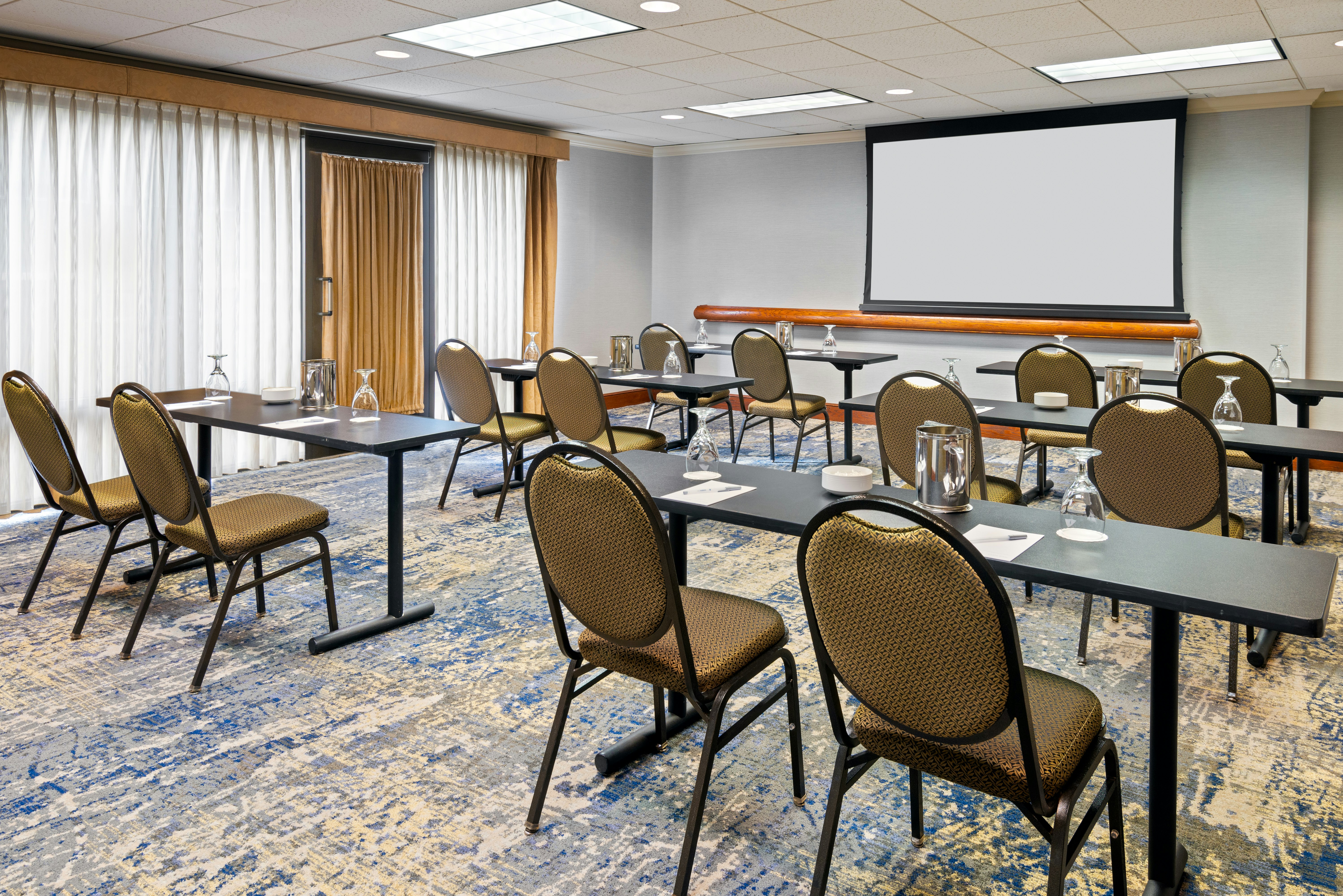 Hampton Inn & Suites Kansas City-Country Club Plaza 49/57