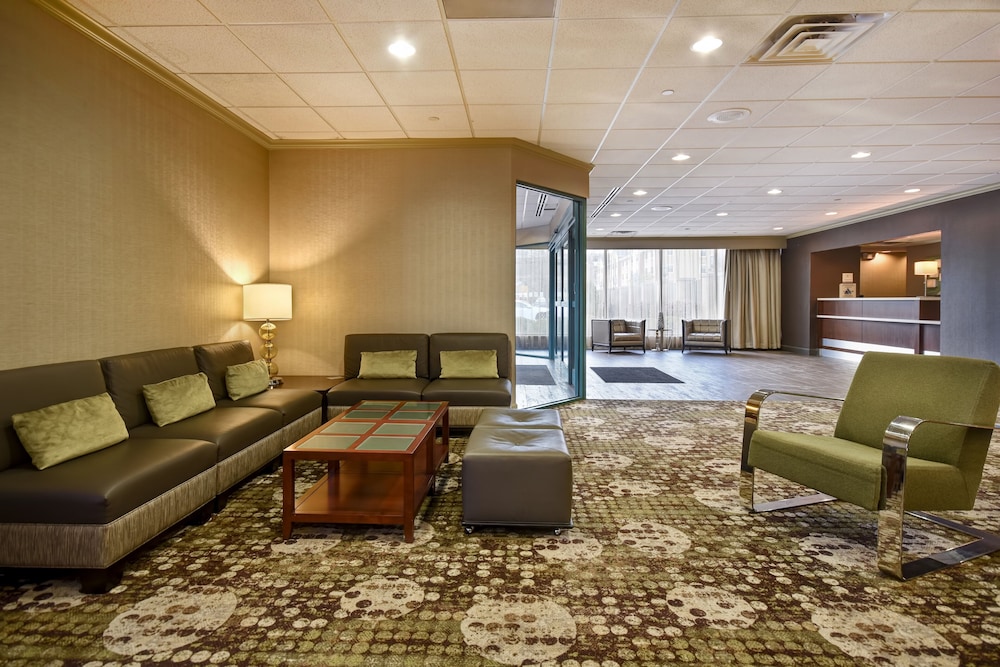 Holiday Inn Cincinnati-Riverfront 38/58