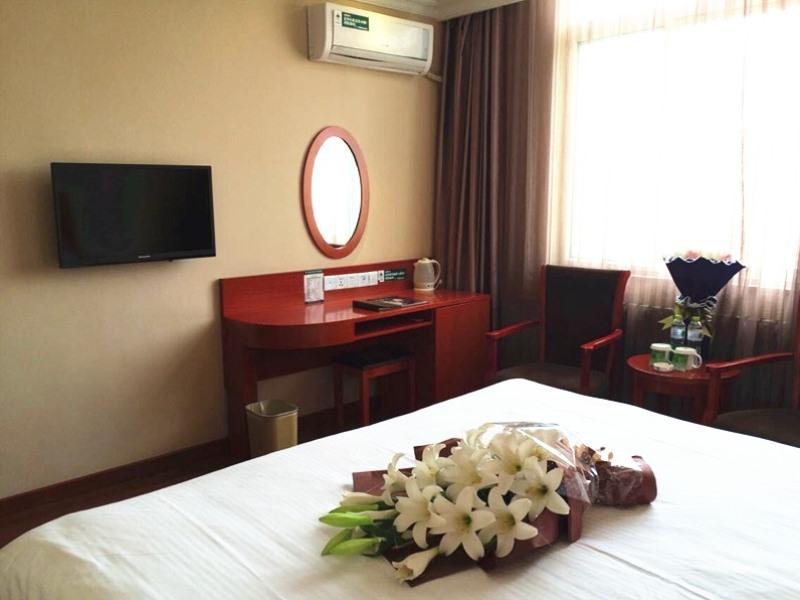 GreenTree Inn Shandong Jinan Suncun New District Express Hotel 9/18