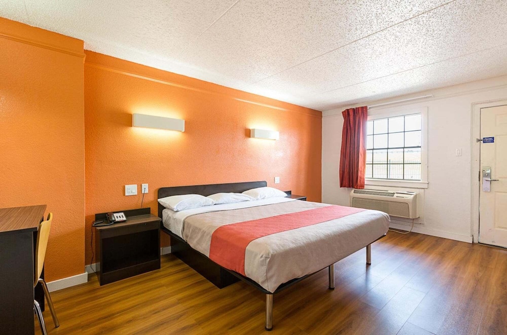 Motel6 Dallas, TX - Market Center 18/45