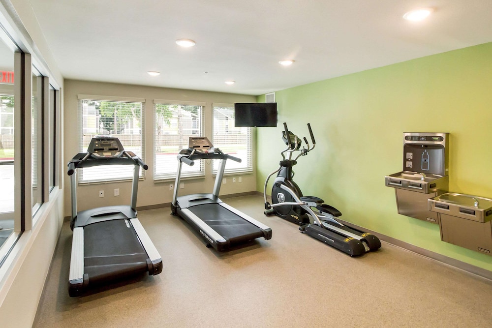 WoodSpring Suites Lake Jackson 18/37