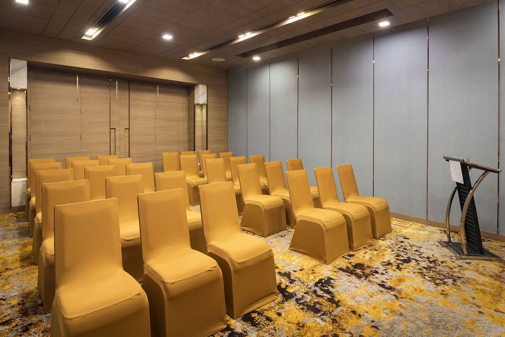 Solitaire Bangkok Sukhumvit 11 by Kingston Hotels 66/73