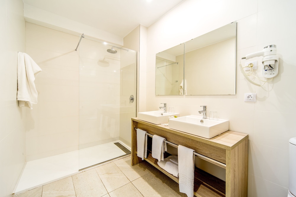 Hotel Atolon & Kaafu Beach Club 48/50
