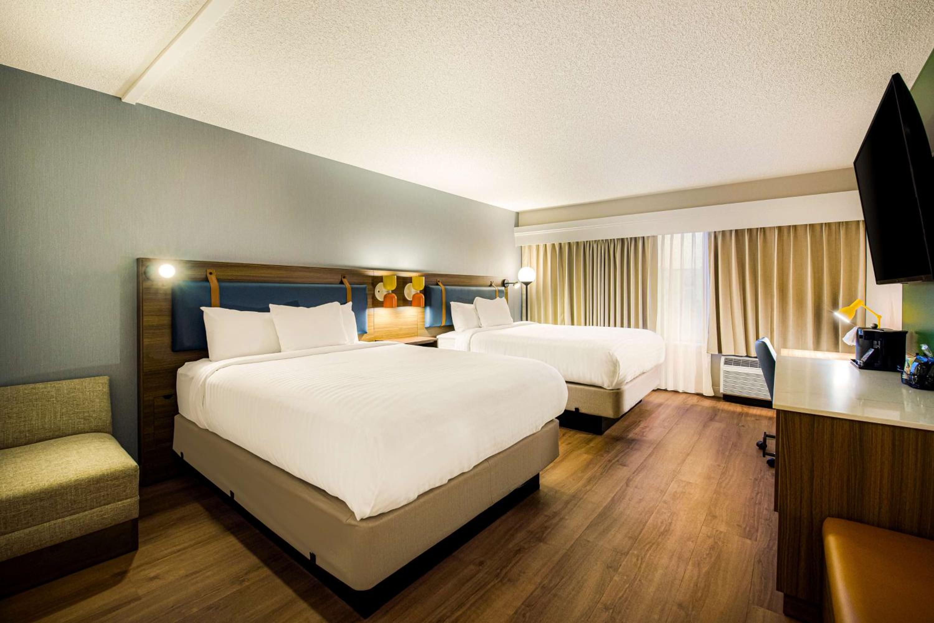 DELUXE, 2 QUEEN BEDS, COURTYARD VIEW, HIGH FLOOR