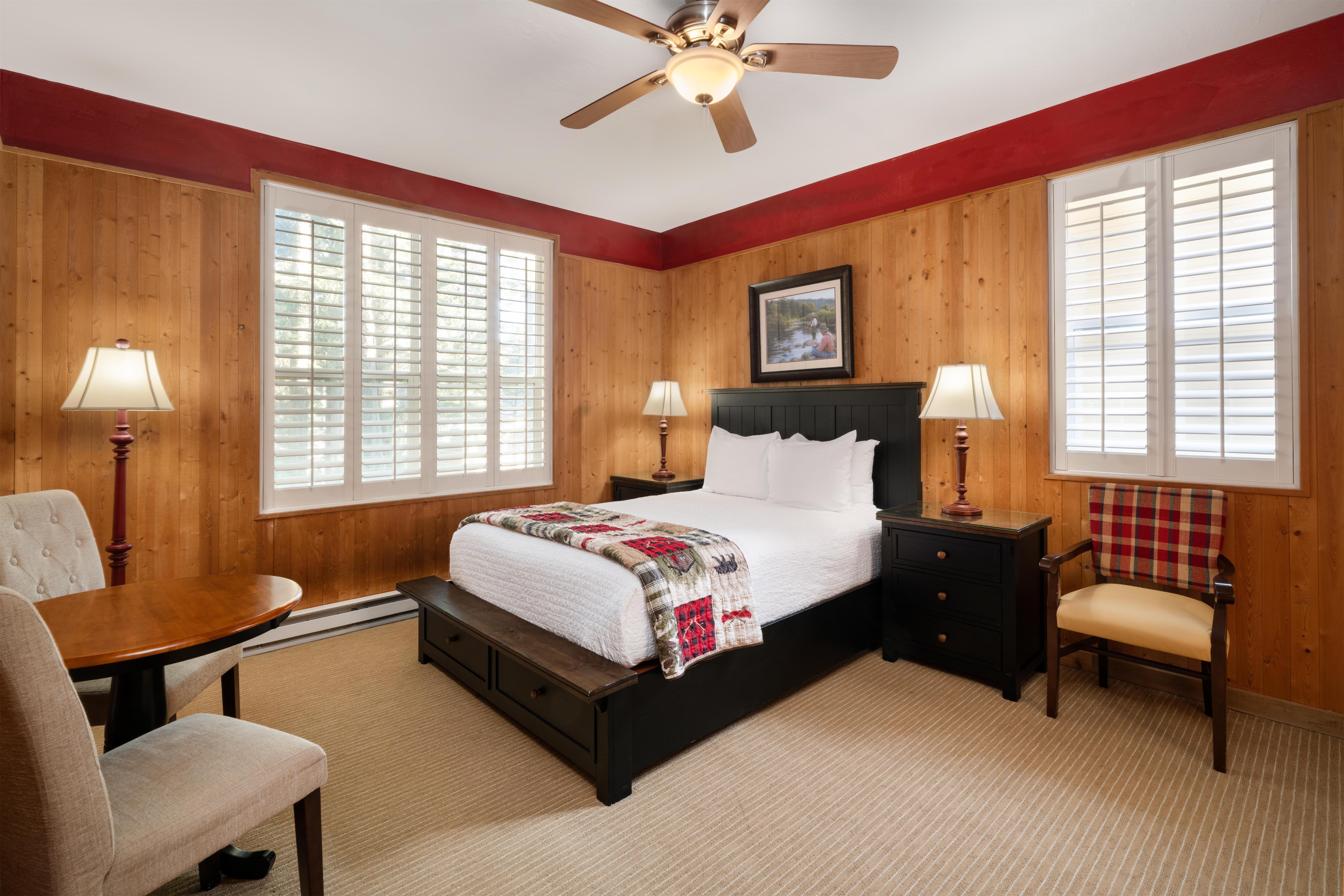 Flat, Queen Bed