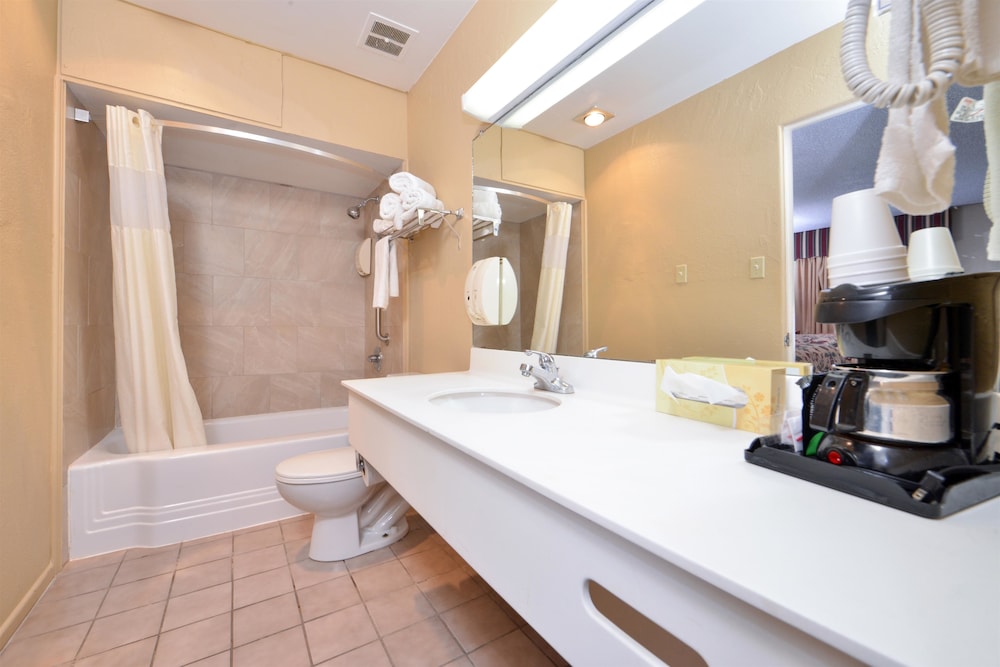Americas Best Value Inn Lubbock E 22/46