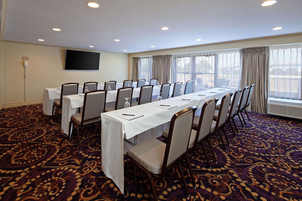 Doubletree By Hilton New Orleans Airport 52/58