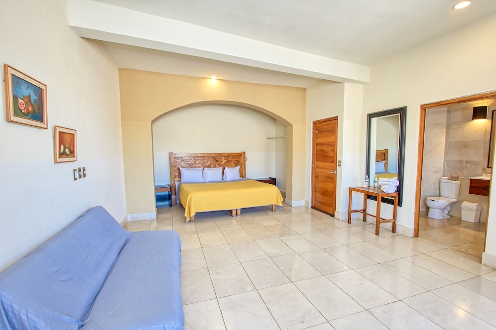 La Vista Hotel 30/50