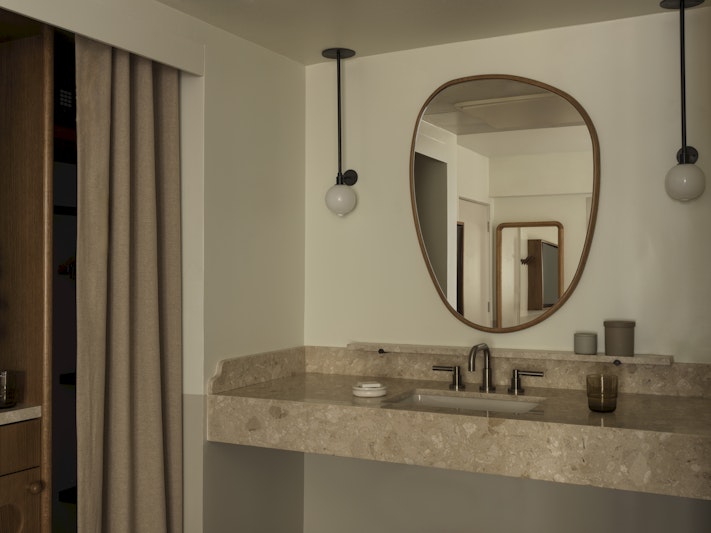 Casa Loma Beach Hotel 57/57