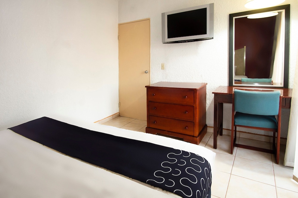Hotel Costa Ensenada 21/68