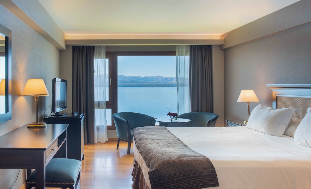 Cacique Inacayal Lake & Spa Hotel 18/50