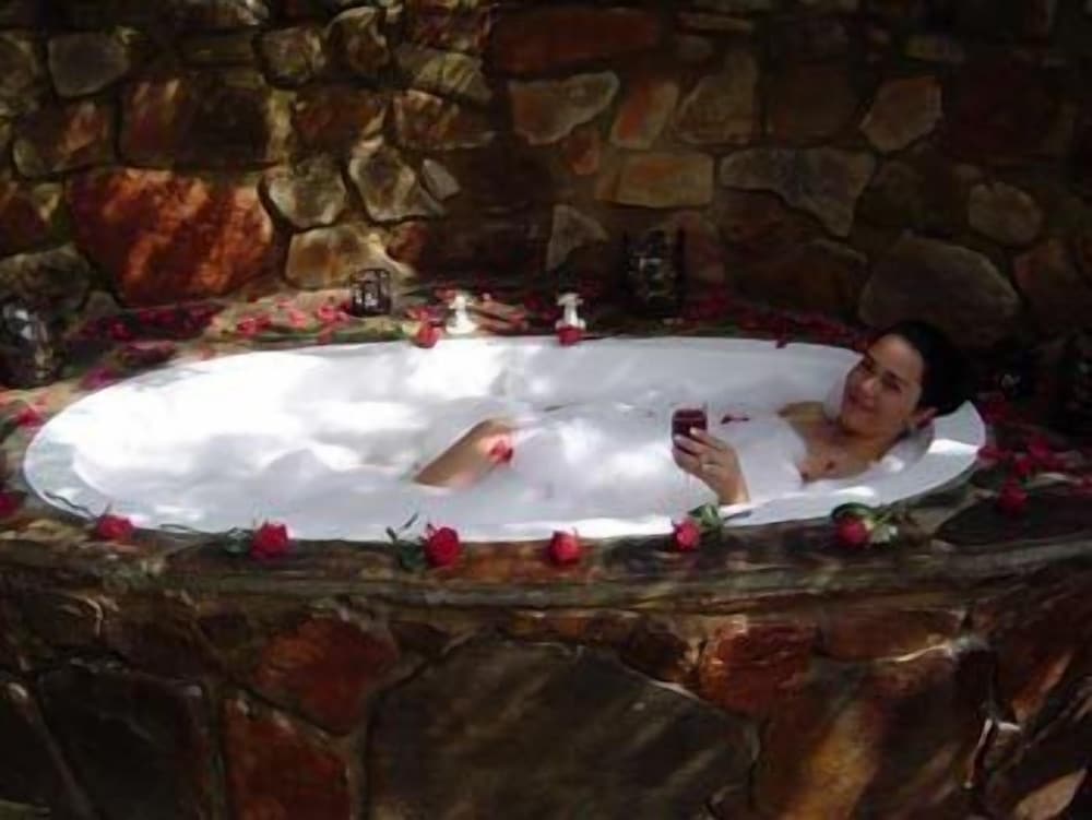 Forest Creek Lodge &amp; Spa 25/50