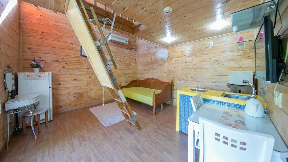 Hongcheon Lime Orange Pension 49/49