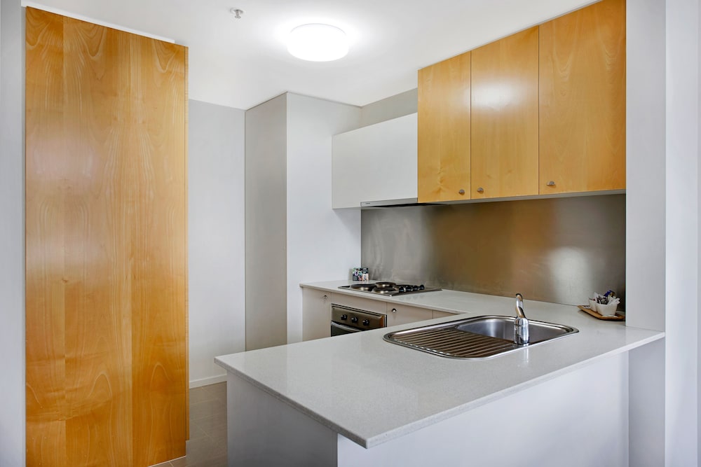 Melbourne CBD Central Apartment Hotel 35/37