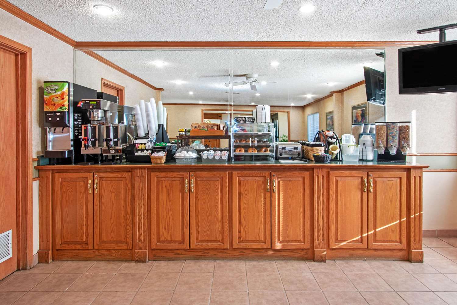 La Quinta Inn & Suites by Wyndham Albuquerque Journal Ctr NW 5/49