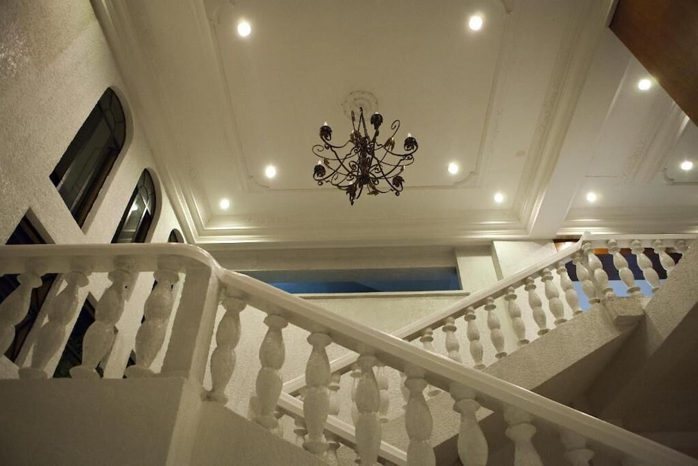 Montebello Hotel, Cebu 3/56