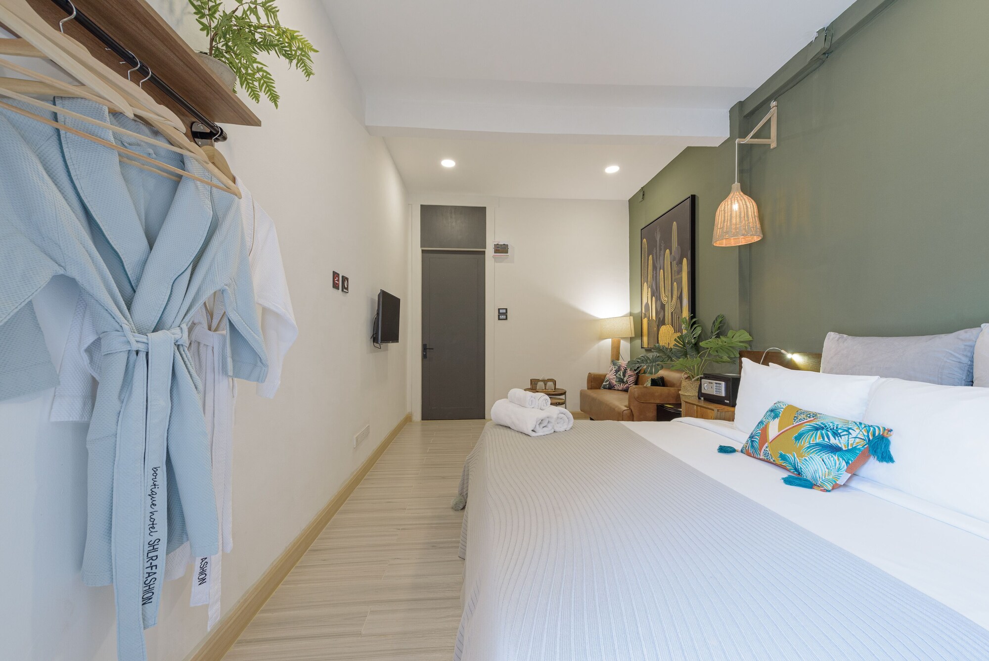 DELUXE, DOUBLE BED, GARDEN VIEW