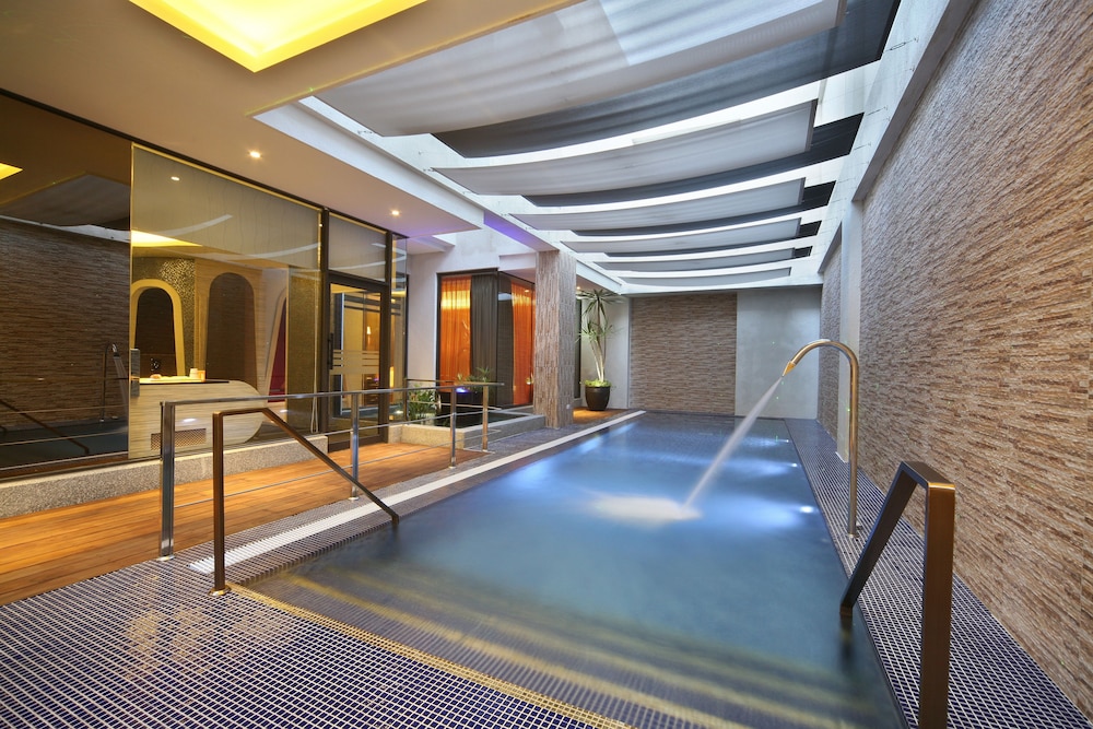 Han Guan Motel 24/48