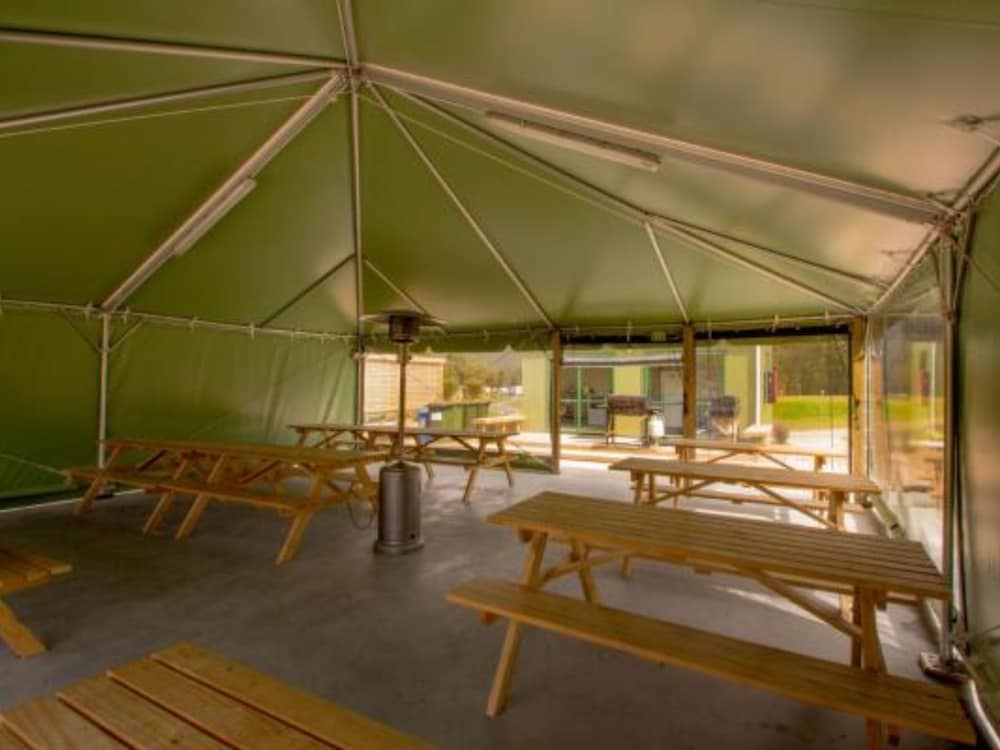 BLUE LAKE TOP 10 HOLIDAY PARK 16/50