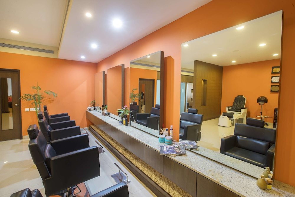 Clarks Exotica Convention Resort Spa 32/70