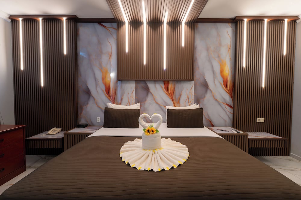 Elegance Hotel & Casino 15/50