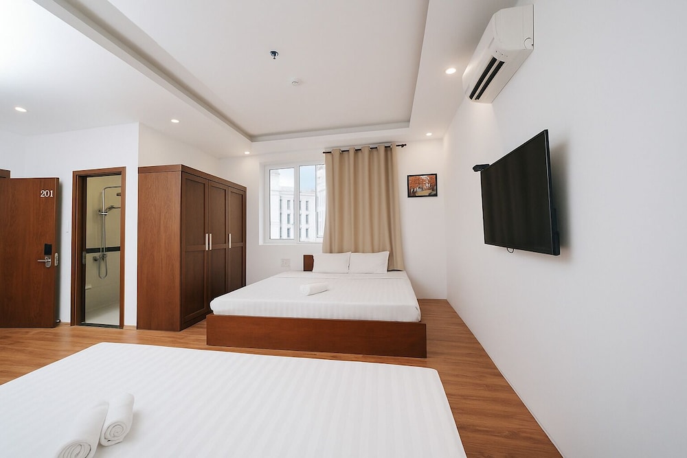 Golden Light Hotel 8/51
