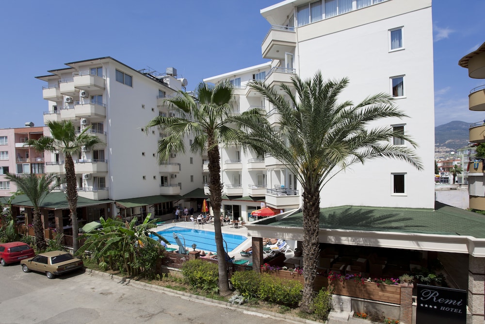 Remi Hotel 25/32