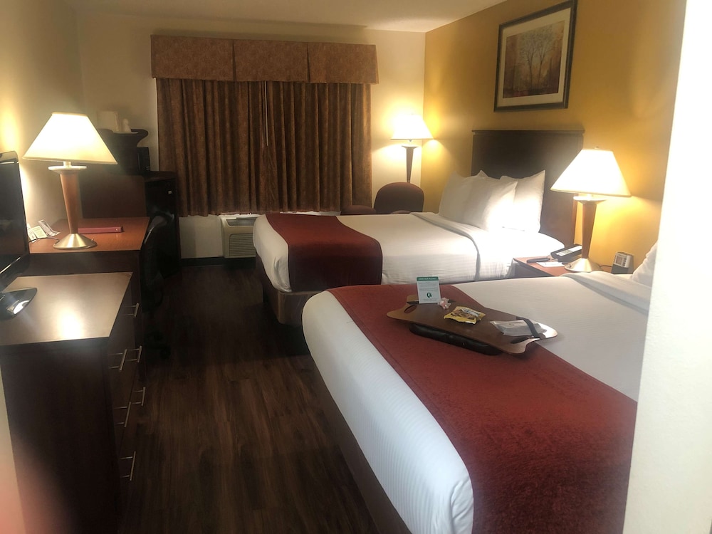 Best Western Lakewood Inn 8/37