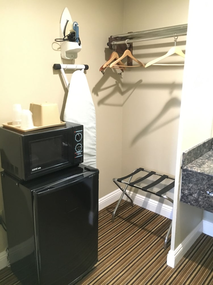 Regency Inn And Suites 10/27