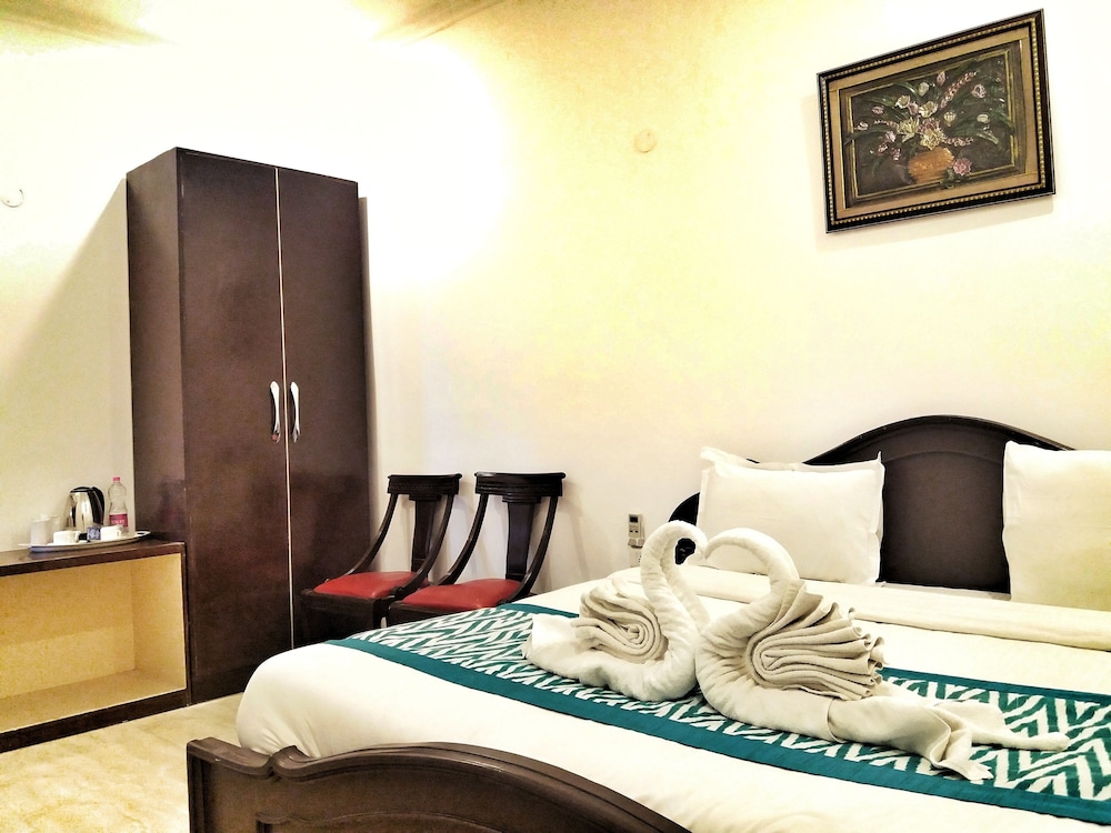 DELUXE, KING BED