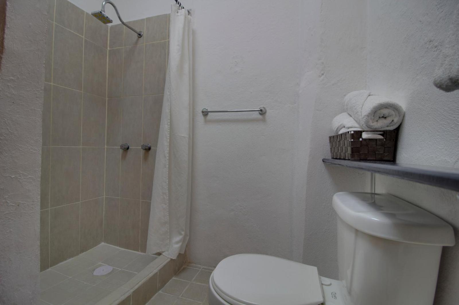 Hostal Punto 79 50/50