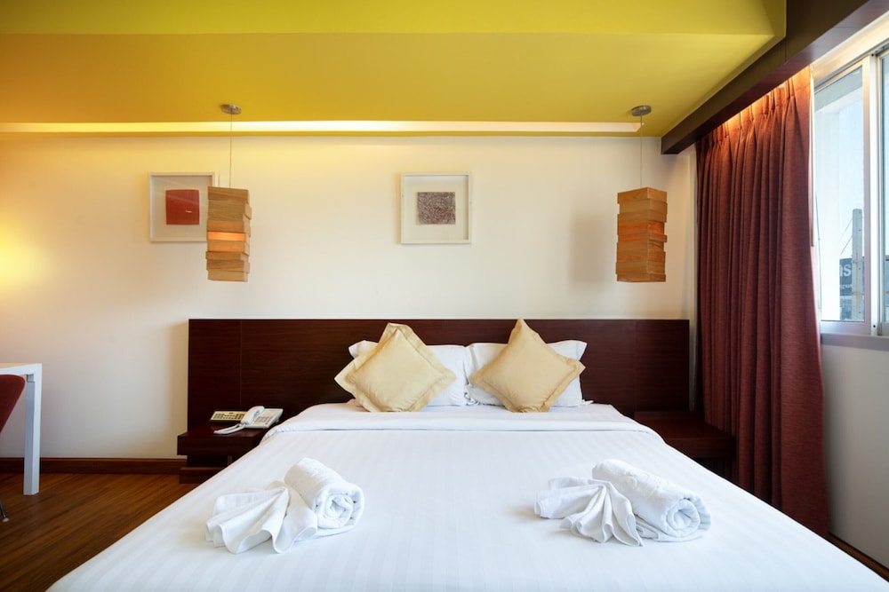 DELUXE, TWIN BEDS