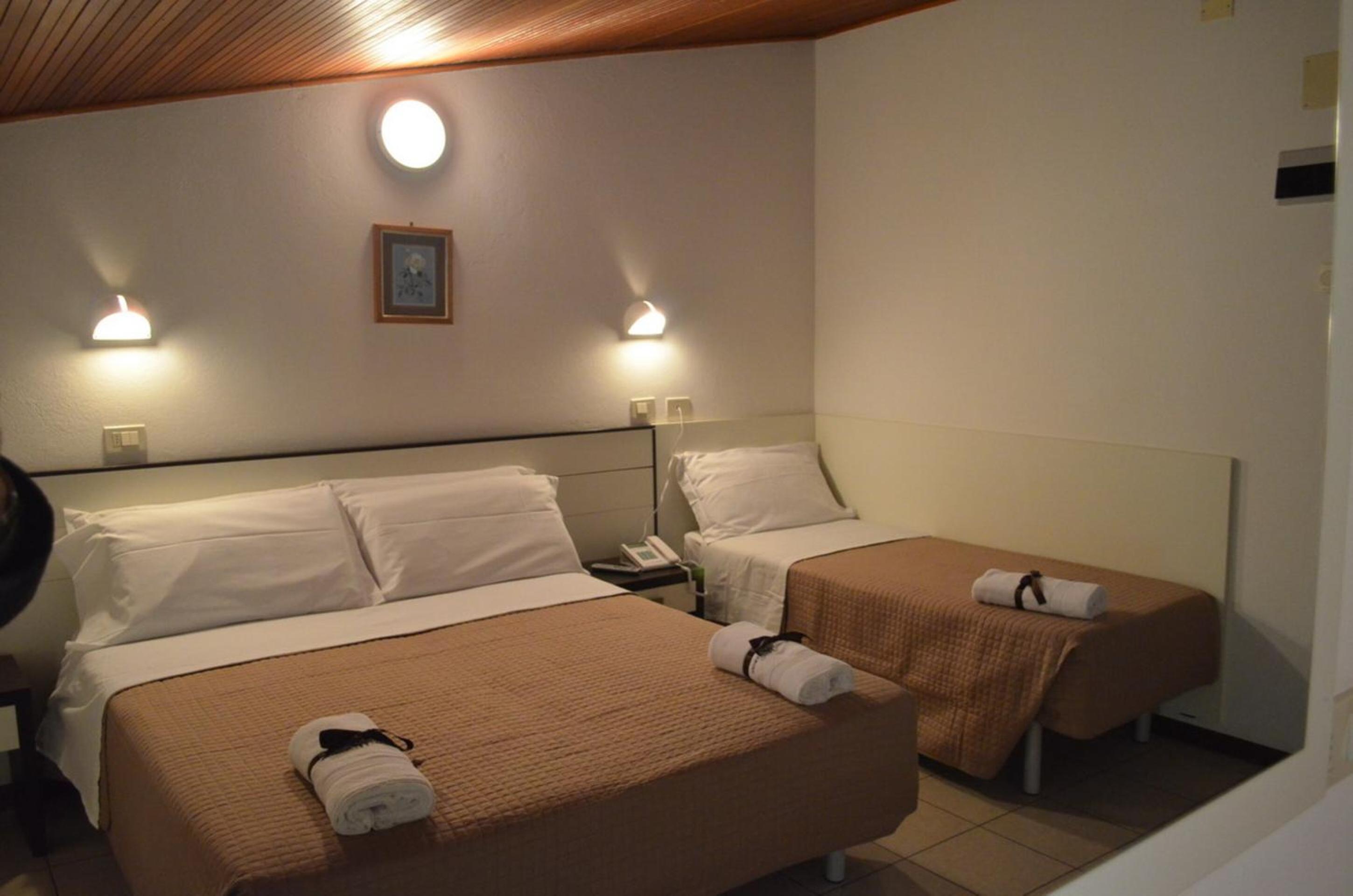ROOM, TRIPLE