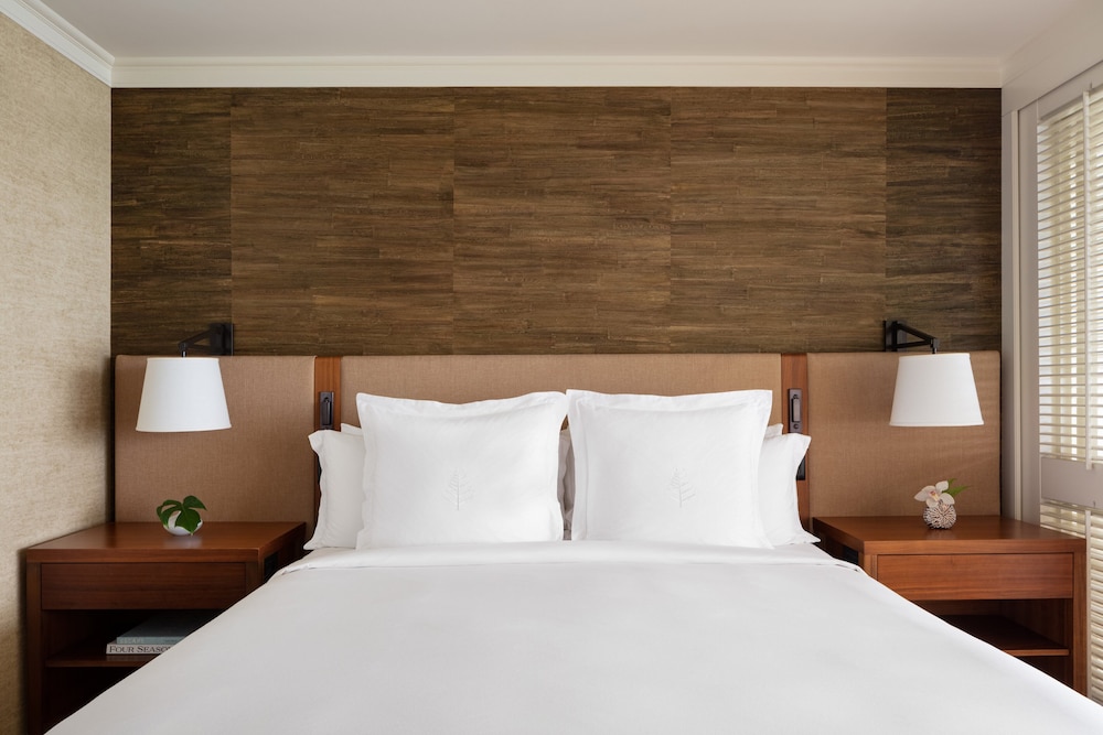 CLUB, RESORT, KING BED, CLUB LOUNGE ACCESS