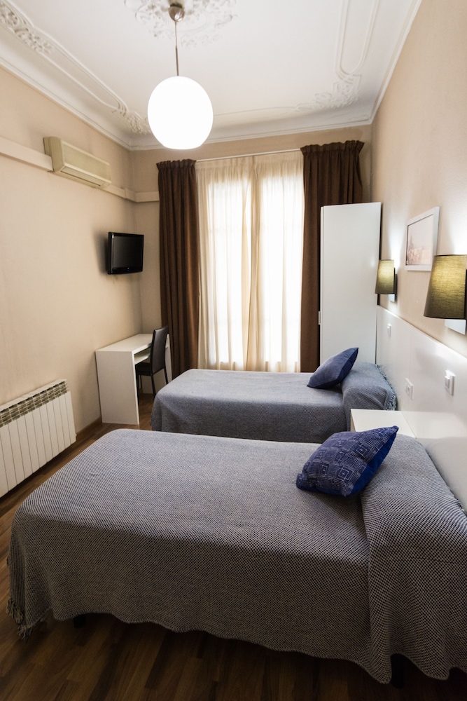 Hostal Lesseps 41/60