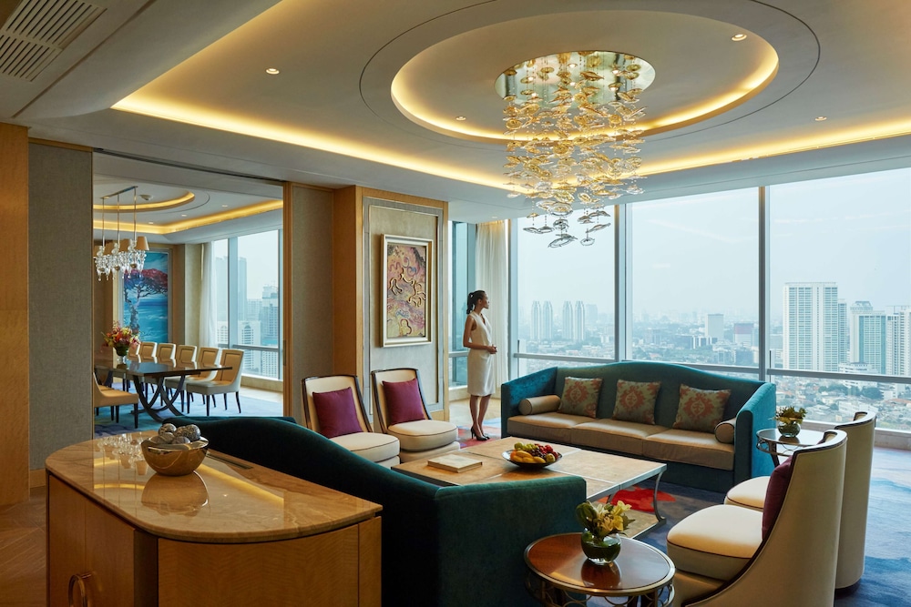 RAFFLES JAKARTA 32/50