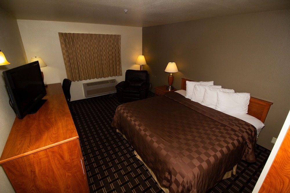 FAIRBRIDGE INN & SUITES KELLOGG 6/48