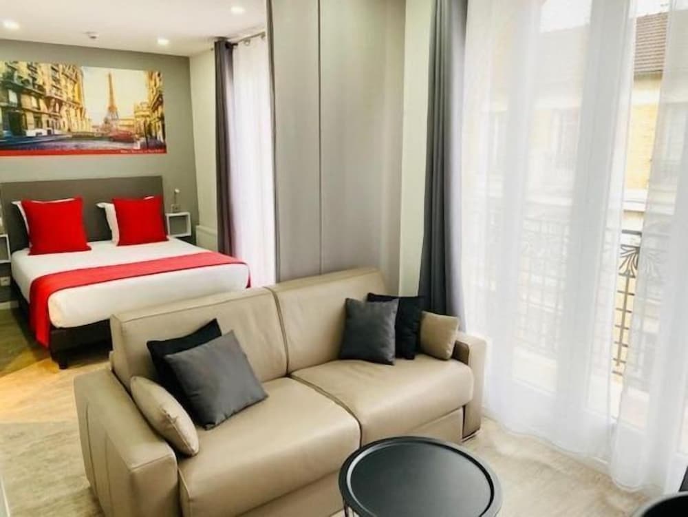 Paris Hotel Clichy 18/36