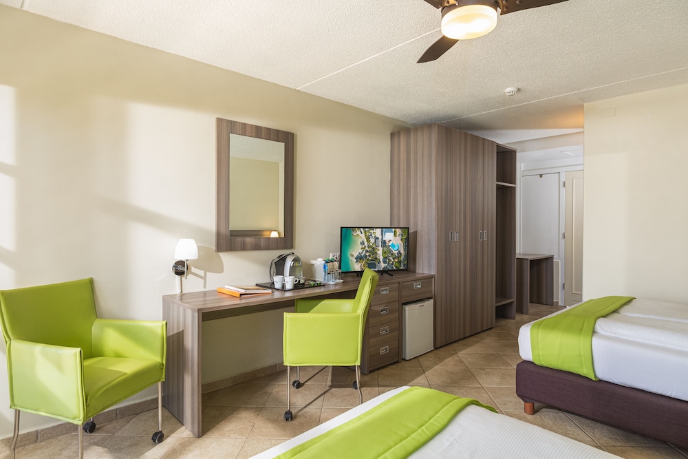 Lions Dive Beach Resort Curacao 14/72