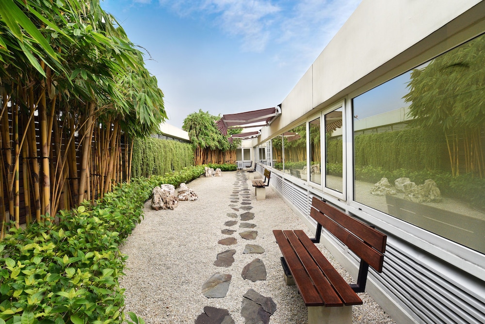 Dwijaya House Of Pakubuwono 48/50