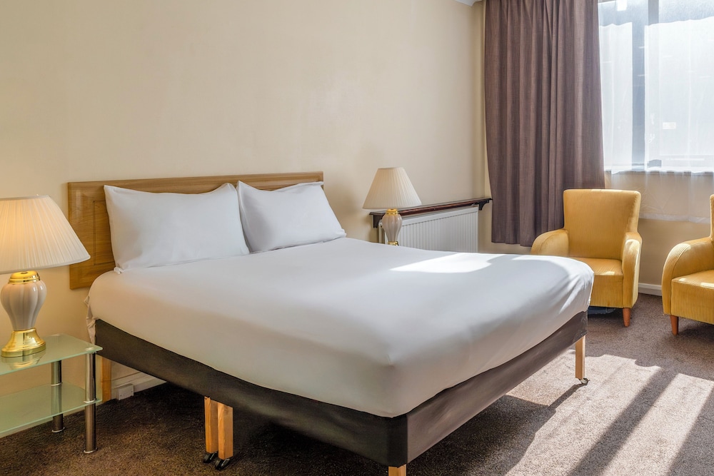 ROOM, DOUBLE BED