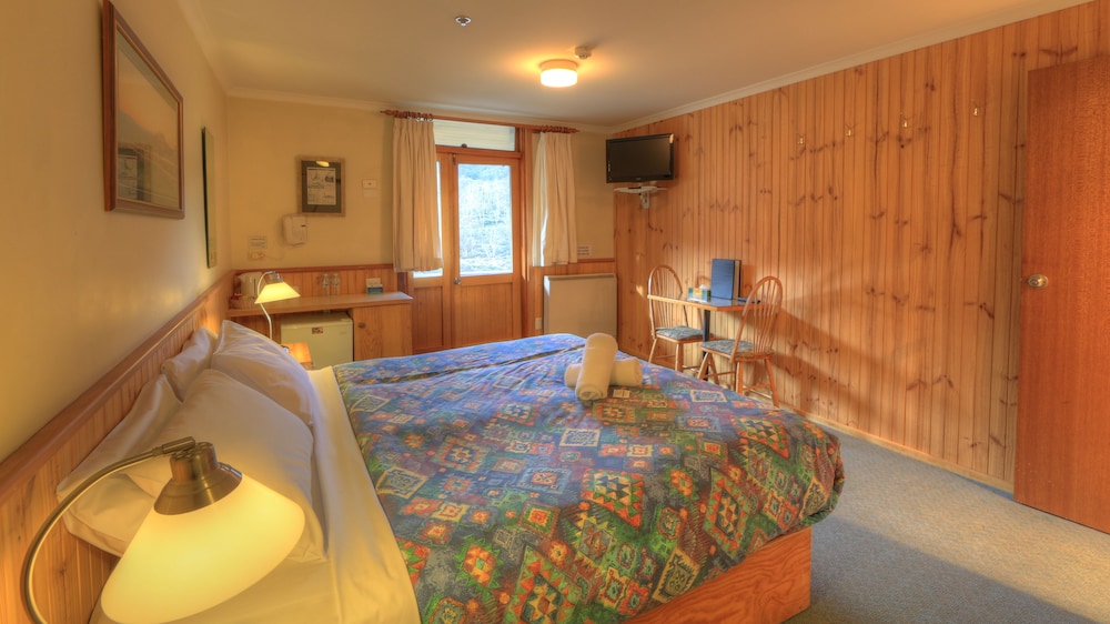 CANDLELIGHT LODGE 27/59