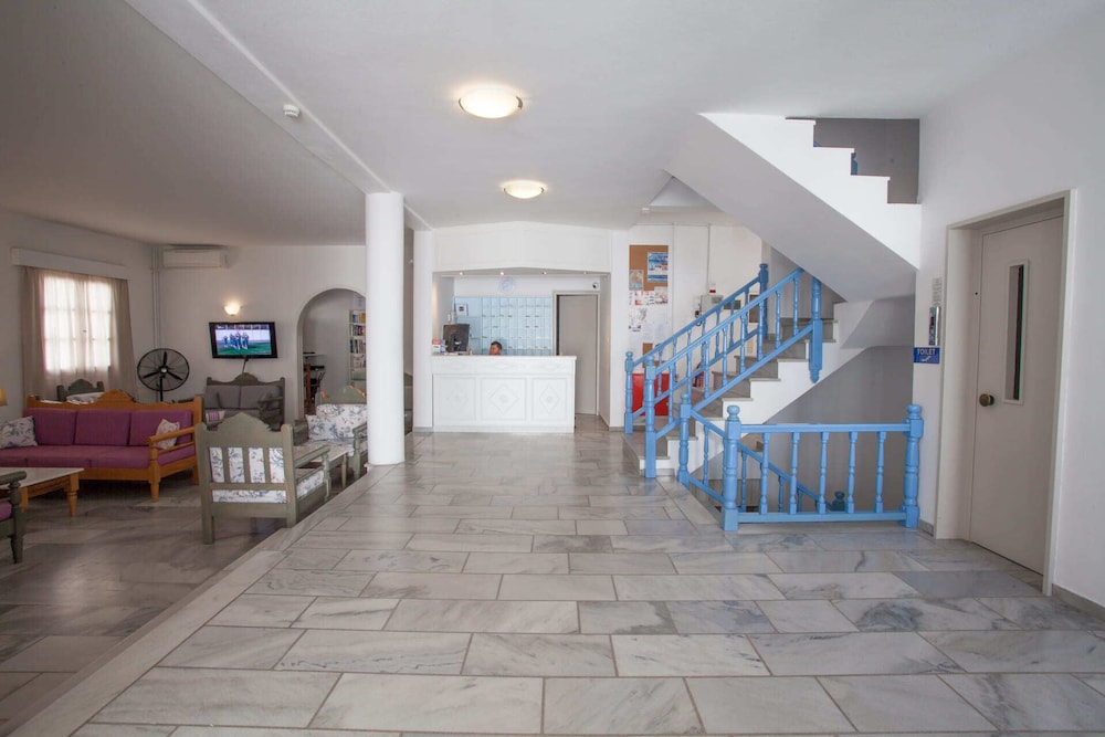Polos Hotel Paros 9/90