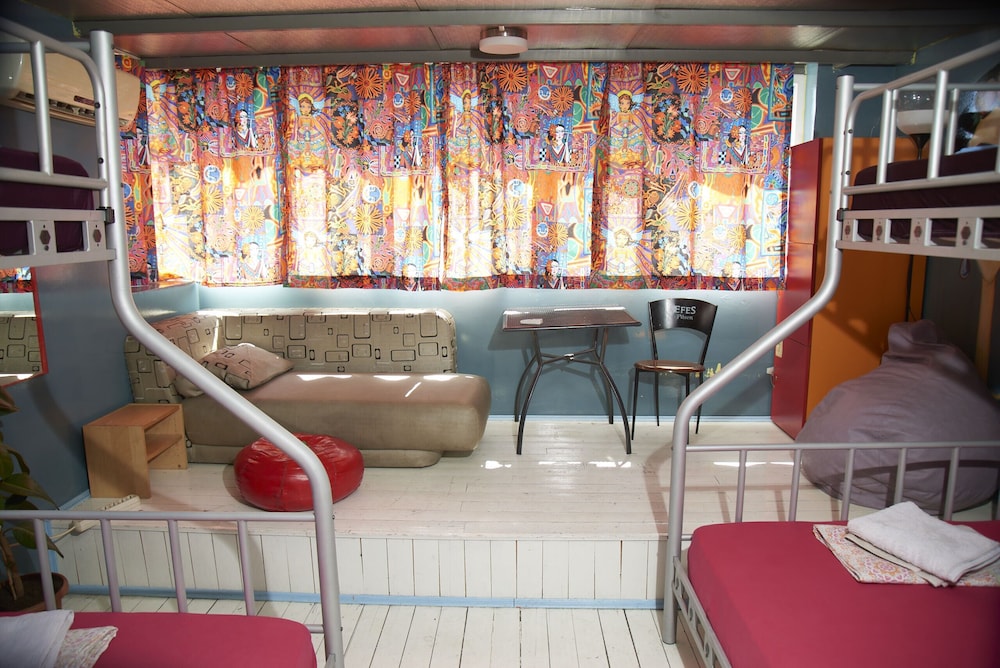 Chilloutlya Hostel&Bar 31/46