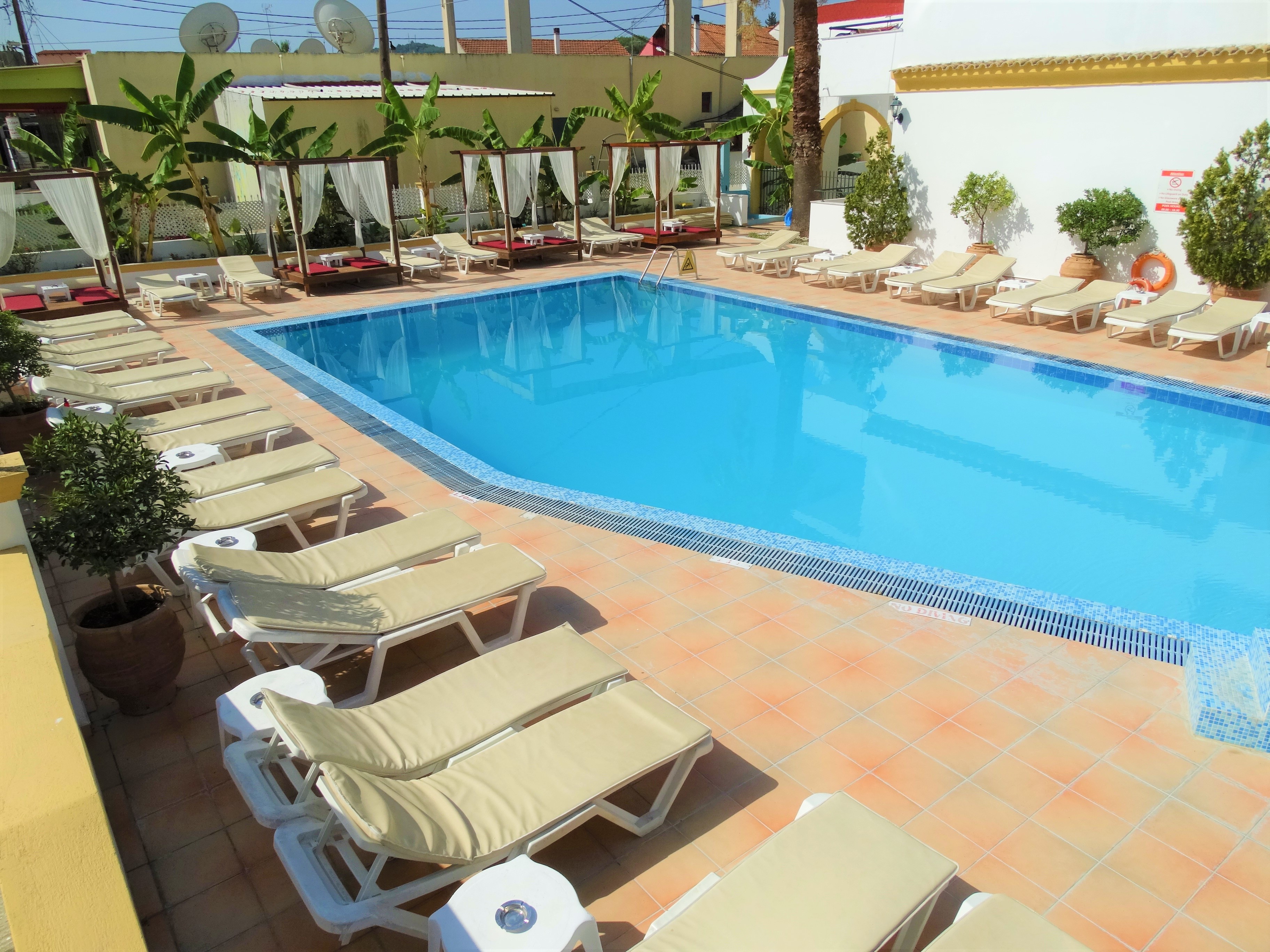 Oasis Beach Club 32/42