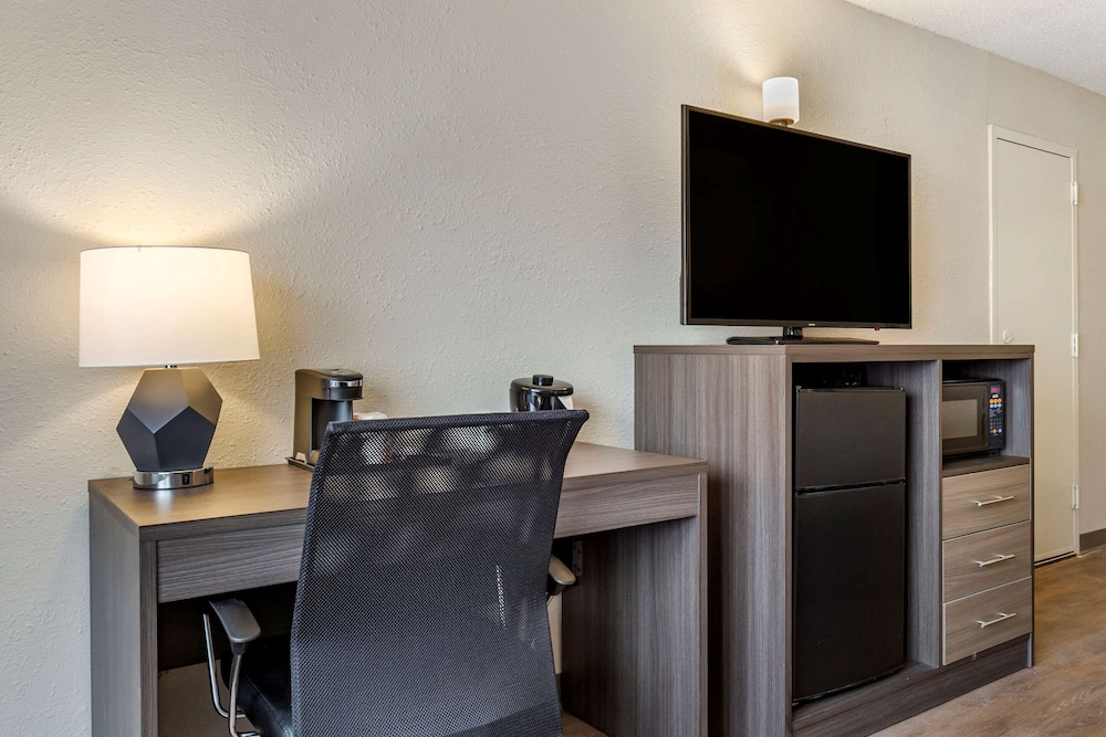 Clarion Pointe Raleigh Midtown 26/33
