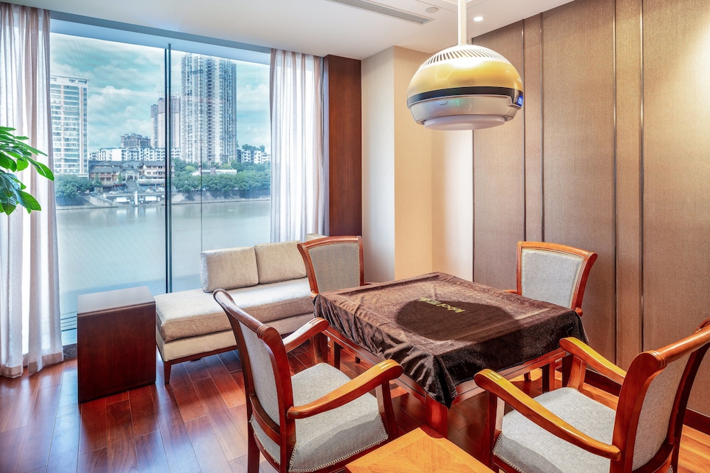 Holiday Inn Neijiang Riverside 49/81