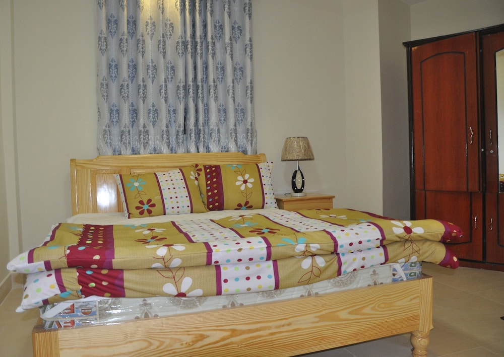 DELUXE, QUEEN BED, CITY VIEW, ALLERGY FRIENDLY